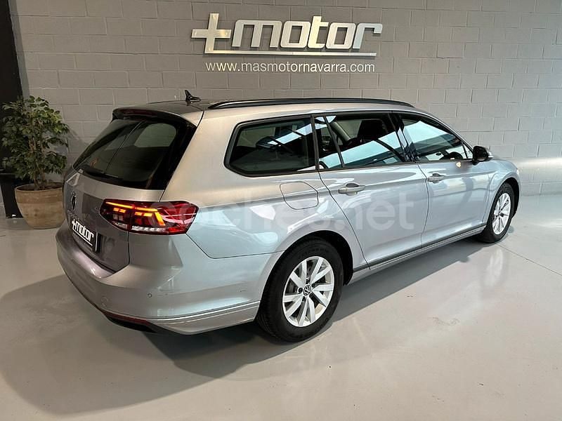 Usado VW Passat 122 CV (89 kW) 2021 Gris / plata Familiar