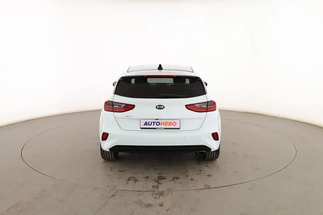 Usado Kia Ceed Launch Edition 120 CV (88 kW) 2018 Blanco Utilitario