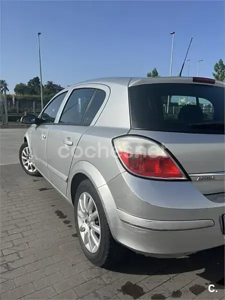 Usado Opel Astra Enjoy 105 CV (77 kW) 2006 Gris / plata Berlina