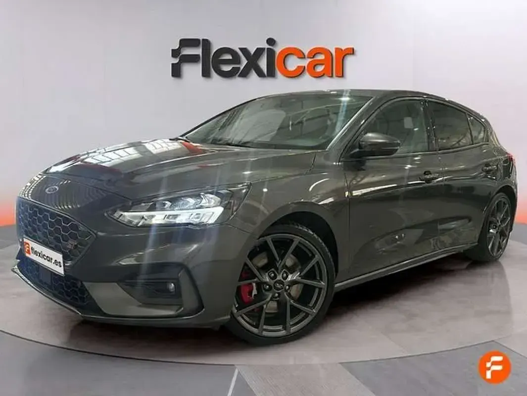 Usado Ford Focus ST 280 CV (205 kW) 2021 Gris Utilitario