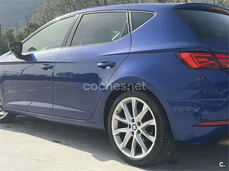 Usado Seat Leon FR 184 CV (135 kW) 2018 Azul Berlina