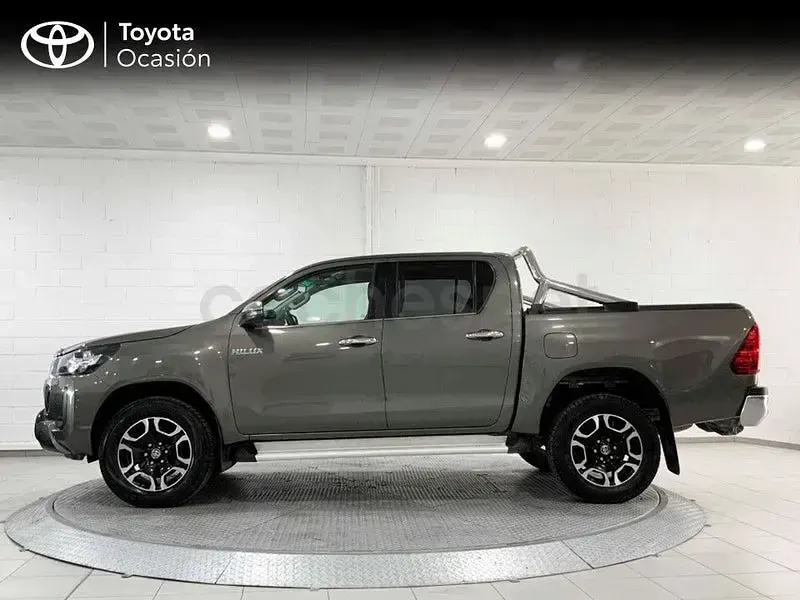 Käytetty Toyota HiLux 204 HP (150 kW) 2022 Vihreä Nouto
