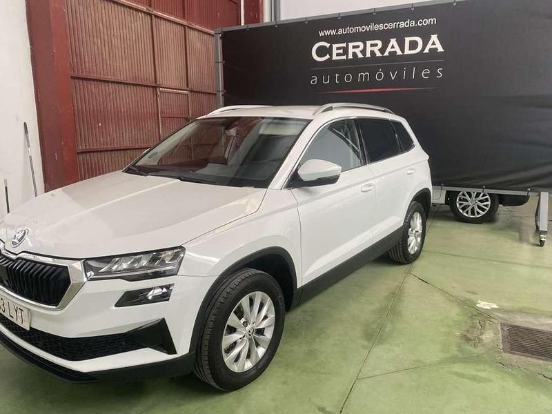 Usado Skoda Karoq Ambition 116 CV (85 kW) 2022 Blanco SUV