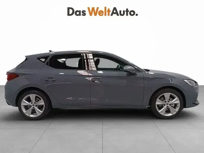 Usado Seat Leon FR 150 CV (110 kW) 2024 Gris / plata Berlina