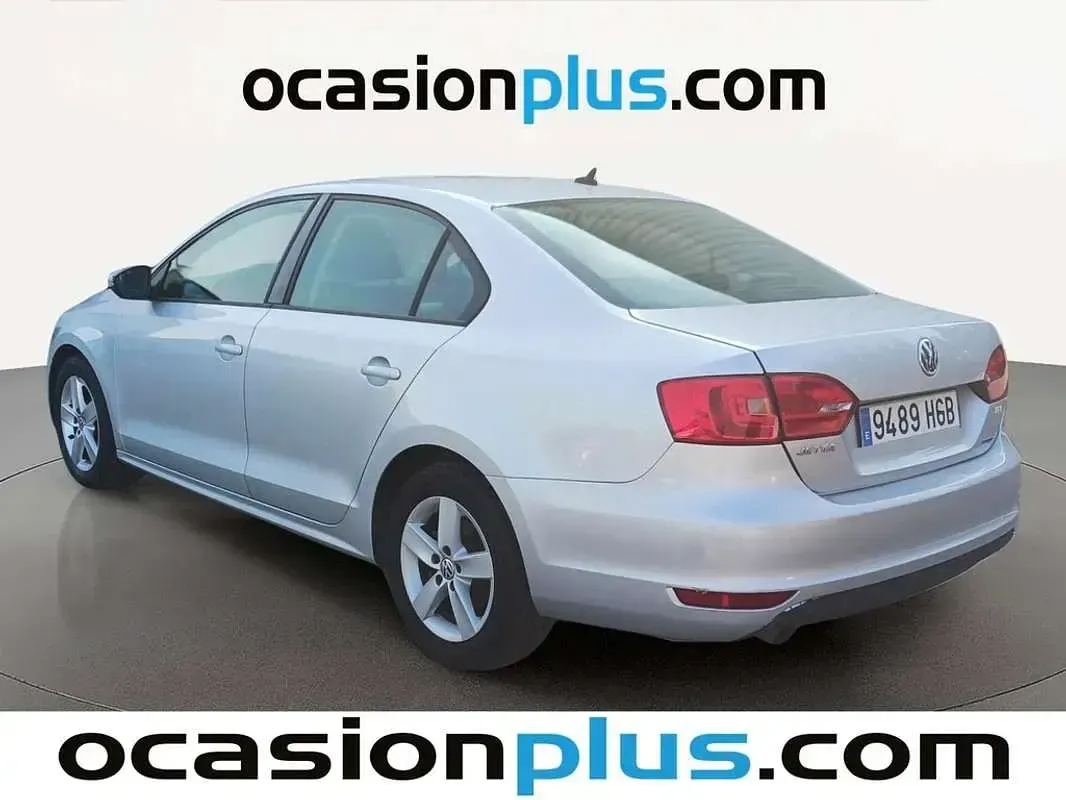 Usado VW Jetta Advance 105 CV (77 kW) 2011 Gris Berlina