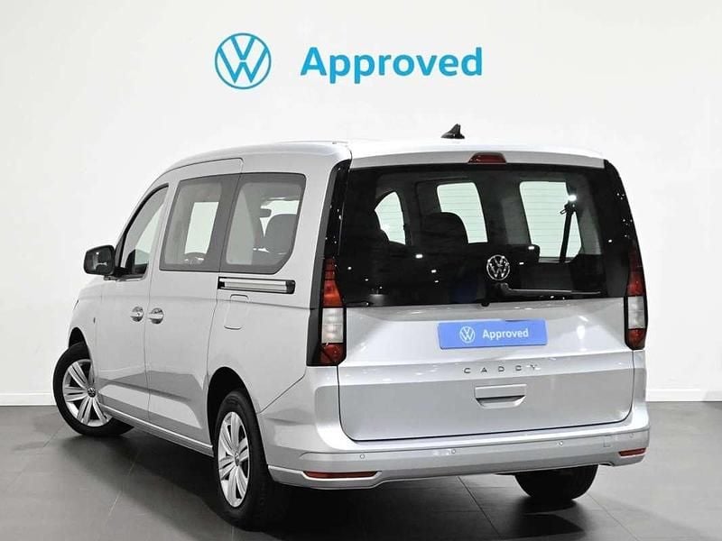 Usado VW Caddy Maxi 102 CV (75 kW) 2024 Plateado Monovolumen