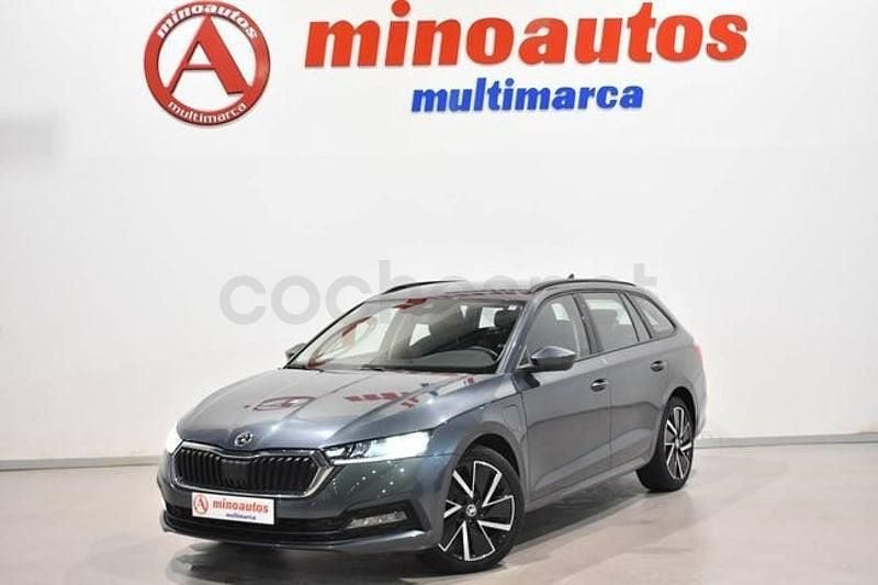 Usado Skoda Octavia Executive 207 CV (152 kW) 2021 Gris Familiar