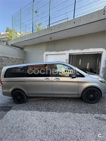 Usado Mercedes V220 Exclusive 163 CV (119 kW) 2019 Gris / plata Monovolumen