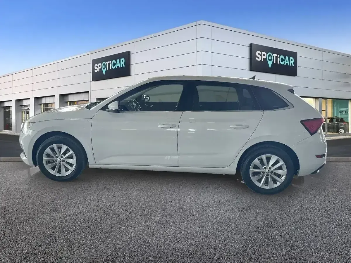 Usado Skoda Scala Selection 115 CV (84 kW) 2024 Blanco Utilitario