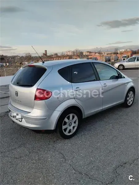Usado Seat Altea Sport 105 CV (77 kW) 2005 Gris / plata Monovolumen