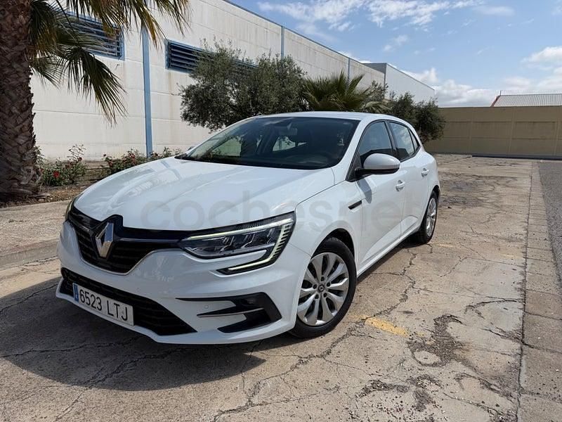 Usado Renault Mégane IV Life 115 CV (84 kW) 2021 Blanco Berlina