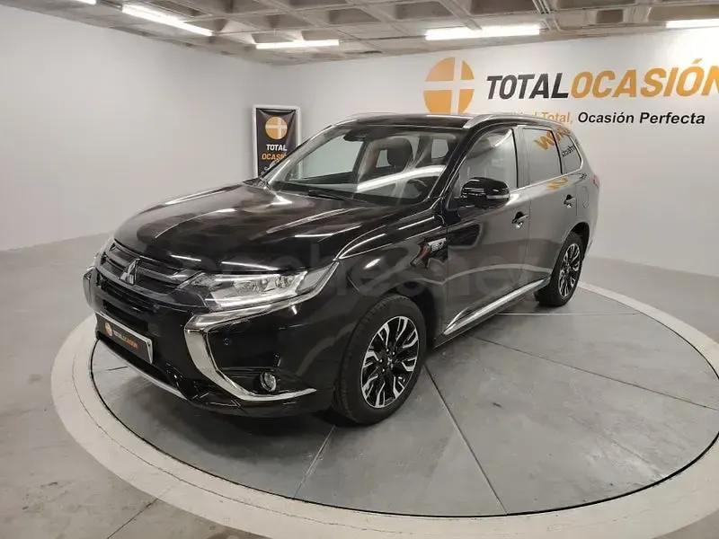 Usado Mitsubishi Outlander P-HEV 203 CV (149 kW) 2017 Negro SUV