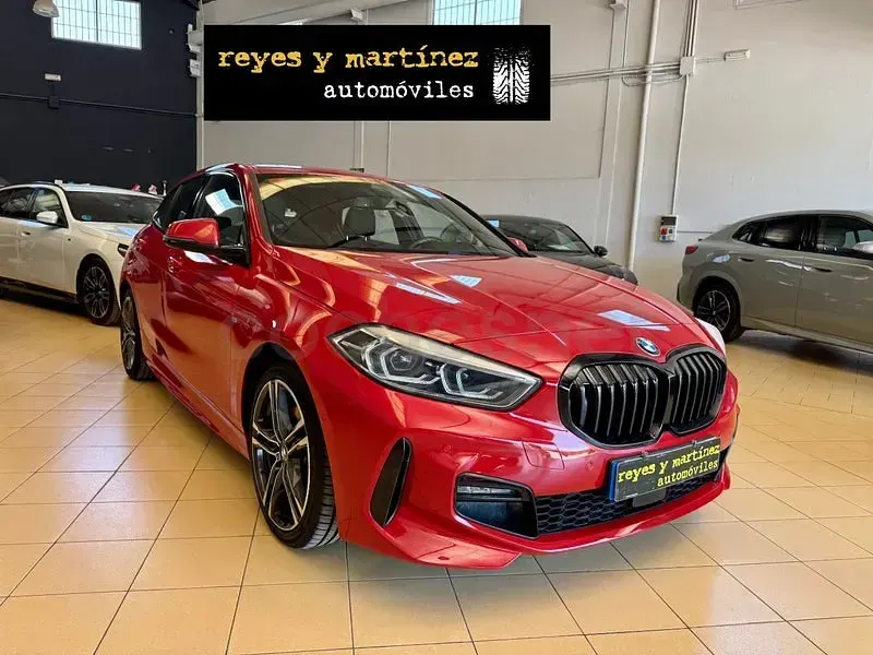 Usado BMW 118 Shadowline 150 CV (110 kW) 2021 Rojo Berlina