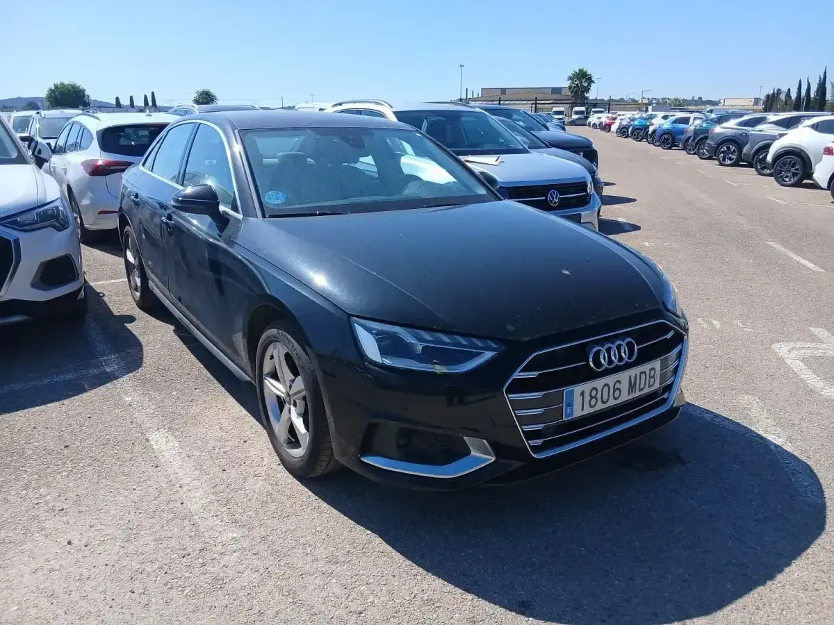 Usado Audi A4 Advanced Plus 163 CV (119 kW) 2022 Negro Berlina