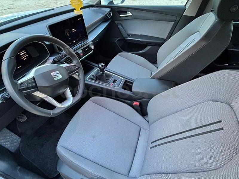 Usado Seat Leon Style 150 CV (110 kW) 2025 Blanco Berlina