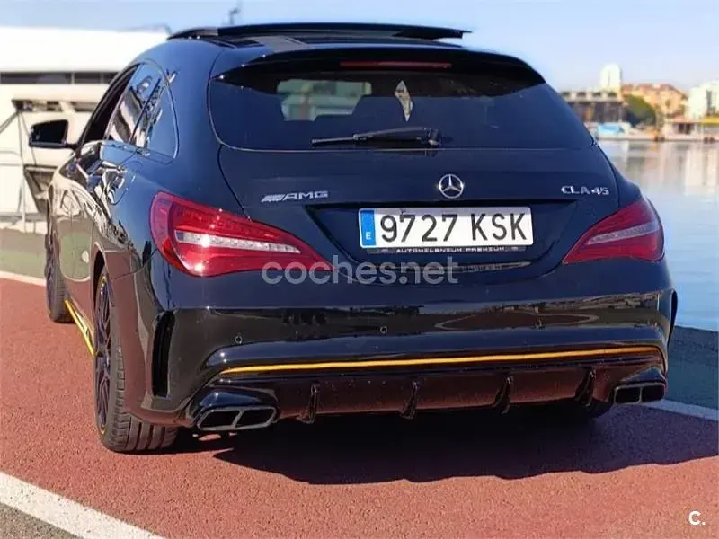 Usado Mercedes CLA45 AMG Shooting Brake 381 CV (280 kW) 2018 Negro Familiar
