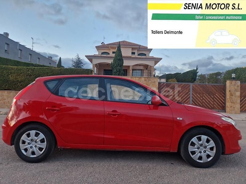 Rojo Usado 2008 Hyundai i30 Comfort Berlina | 5700 € (Precio justo) - Imagen 1/4
