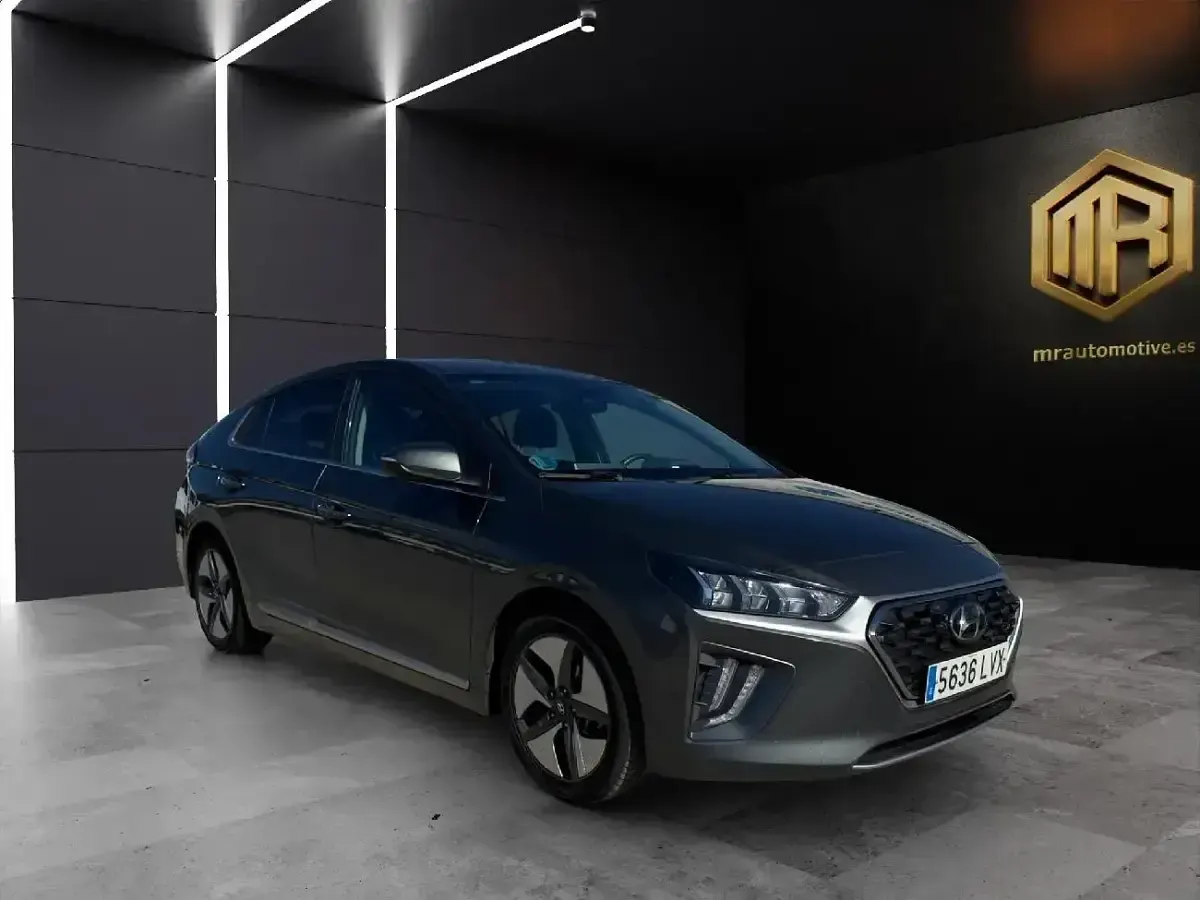 Usado Hyundai Ioniq 141 CV (103 kW) 2022 Gris Utilitario