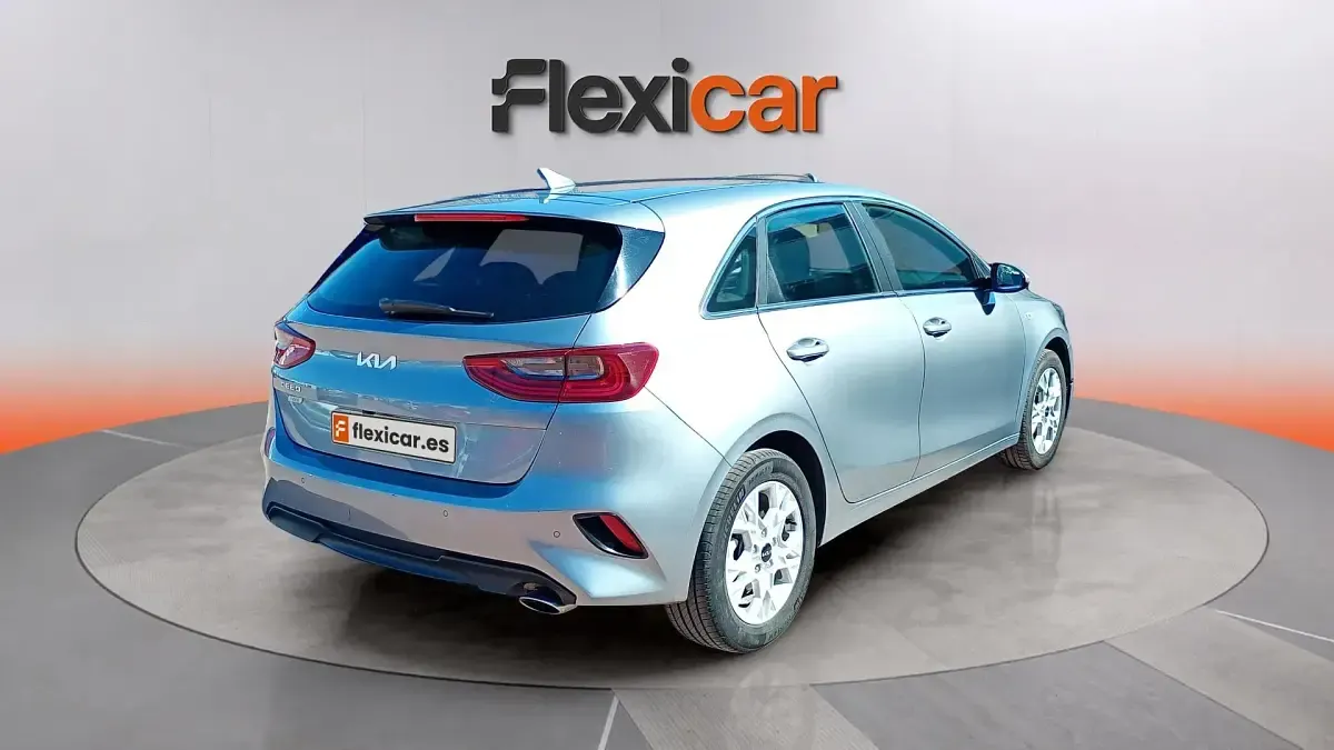 Usado Kia Ceed 136 CV (100 kW) 2023 Gris Utilitario