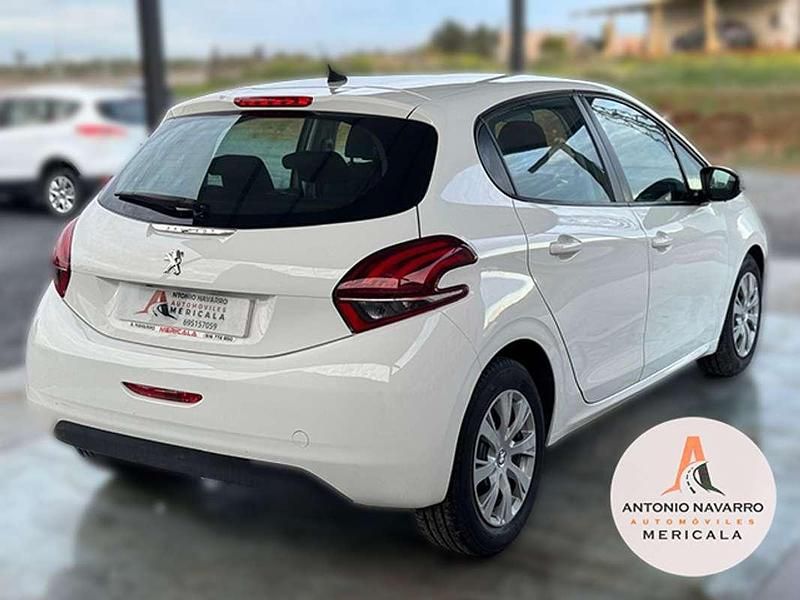 Usado Peugeot 208 Active 102 CV (75 kW) 2019 Blanco Utilitario