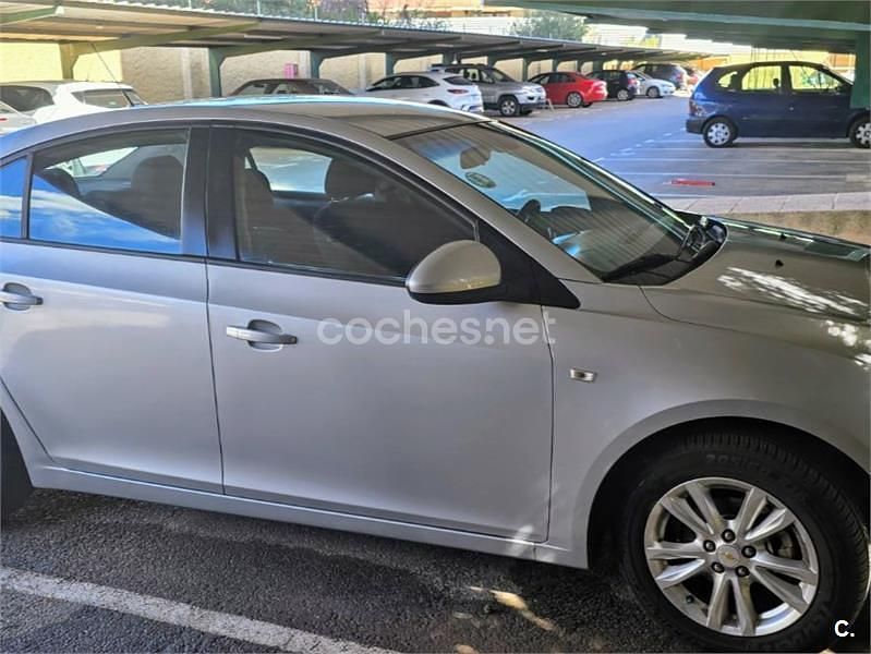Usado Chevrolet Cruze LT 124 CV (91 kW) 2013 Gris / plata Berlina