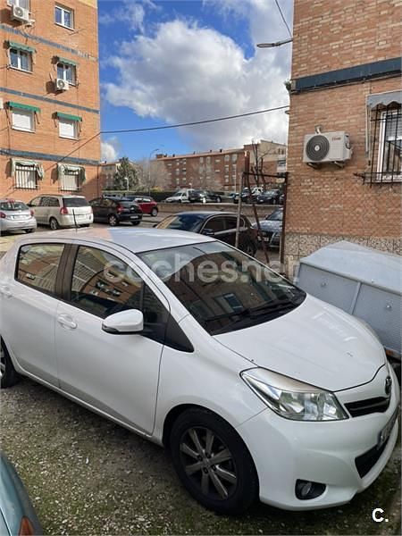 Blanco Usado 2013 Toyota Yaris Active Berlina | 6000 € (Precio justo) - Imagen 1/4