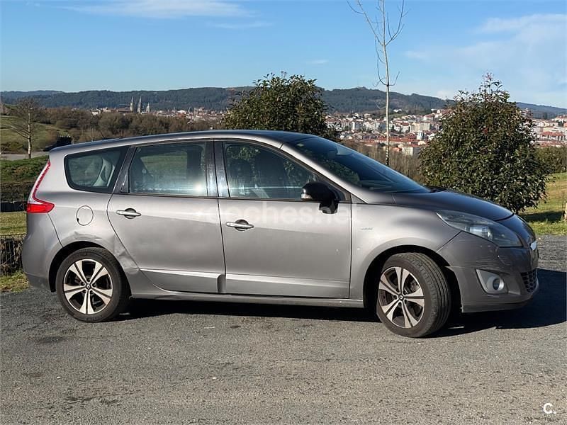Usado Renault Grand Scénic Bose Edition 150 CV (110 kW) 2012 Gris / plata Monovolumen
