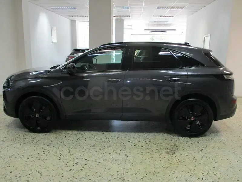Usado DS Automobiles DS7 Crossback 130 CV (95 kW) 2024 Gris / plata SUV