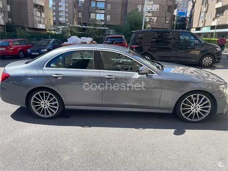 Usado Mercedes E220 194 CV (142 kW) 2019 Gris / plata Berlina