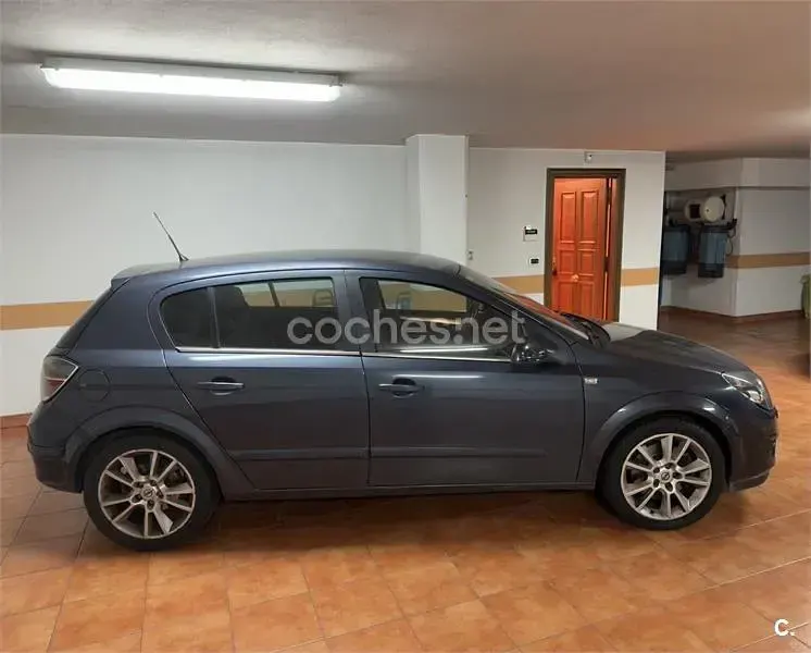 Usado Opel Astra Enjoy 120 CV (88 kW) 2007 Azul Berlina