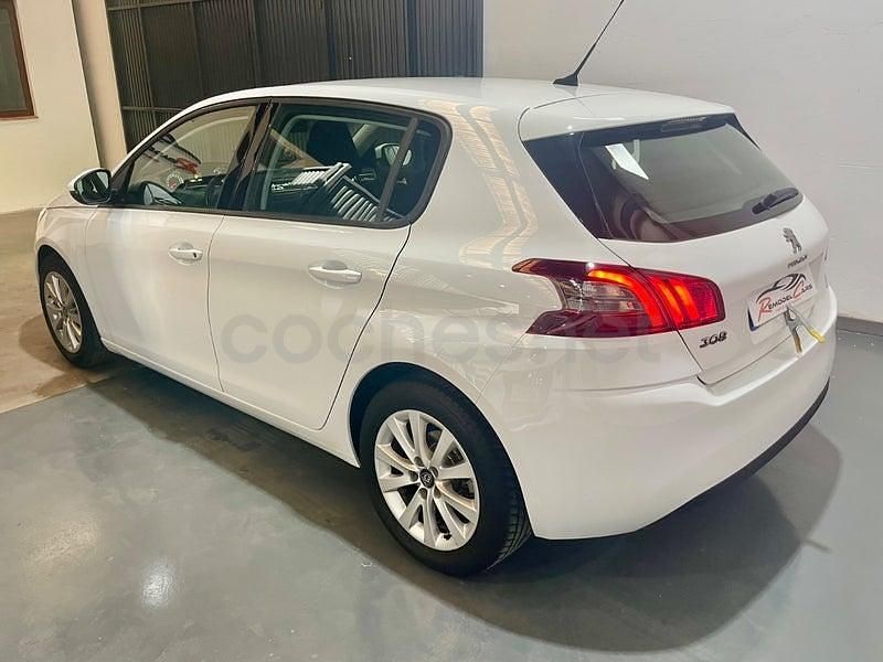 Usado Peugeot 308 Active 100 CV (73 kW) 2020 Blanco Berlina
