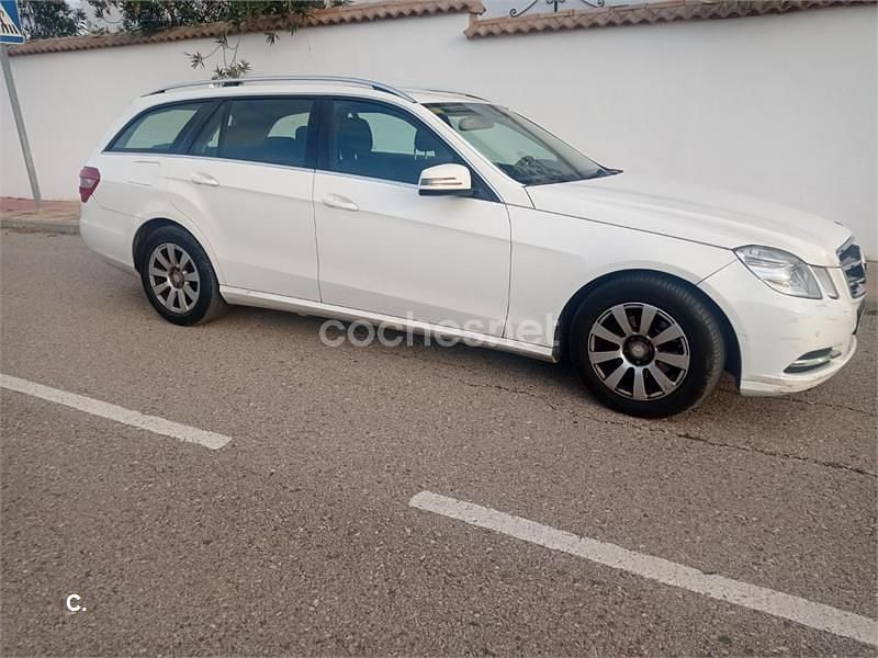 Usado Mercedes E220 170 CV (125 kW) 2012 Blanco Familiar