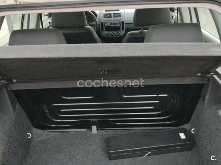 Blanco Usado 2004 VW Polo Trendline Berlina | 2800 € (Precio justo) - Imagen 1/4