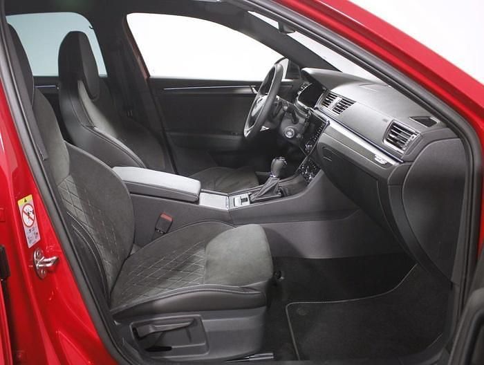 Usado Skoda Superb SportLine 218 CV (160 kW) 2024 Rojo