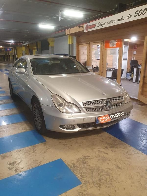 Usado Mercedes CLS500 310 CV (228 kW) 2004 Plateado Berlina