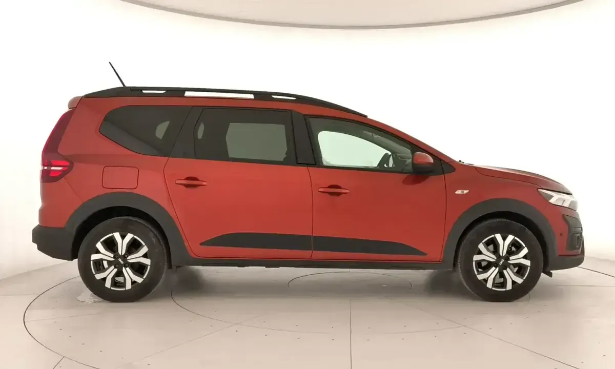 Usado Dacia Jogger Expression 110 CV (80 kW) 2024 Naranja Monovolumen