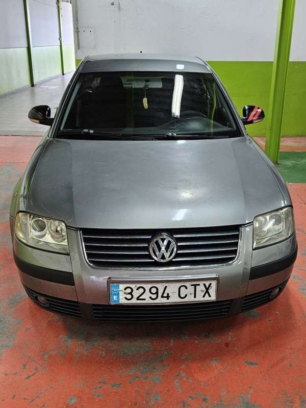 Gris Usado 2004 VW Passat Advance Berlina | 2500 € (Buen precio) - Imagen 1/4