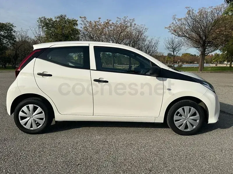 Usado Toyota Aygo X-cite 72 CV (52 kW) 2020 Blanco Utilitario