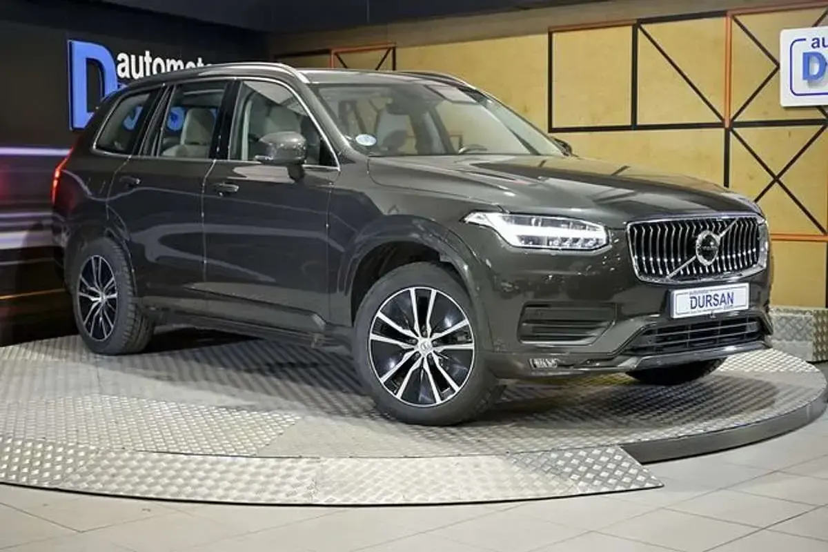 Usado Volvo XC90 Momentum 238 CV (175 kW) 2021 Gris SUV