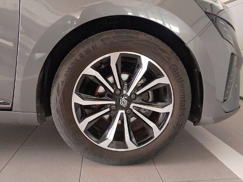 Usado Renault Clio V Techno 91 CV (66 kW) 2024 Gris Berlina