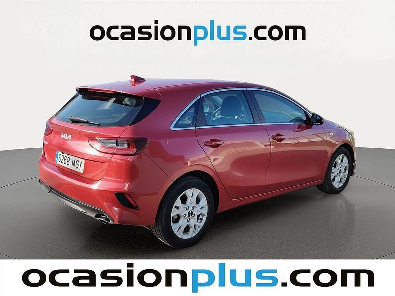 Usado Kia Ceed 136 CV (100 kW) 2023 Rojo Utilitario