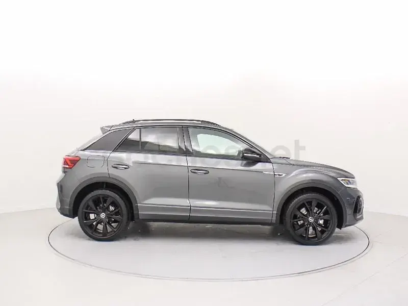 Usado VW T-Roc R-line 150 CV (110 kW) 2025 Gris / plata SUV