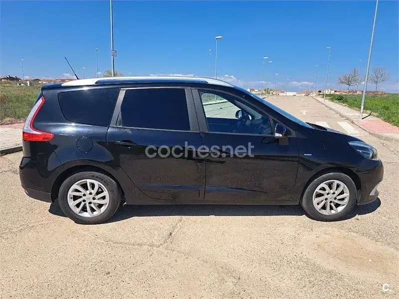 Usado Renault Scenic E-Tech Bose Edition 130 CV (95 kW) 2015 Negro Monovolumen