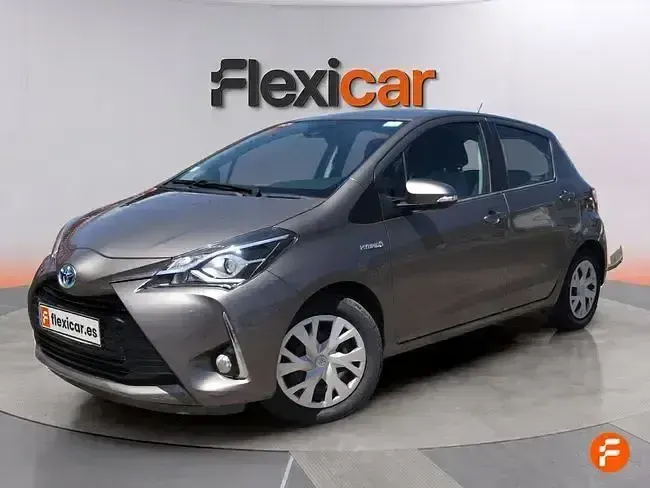 Usado Toyota Yaris Active 100 CV (73 kW) 2020 Gris