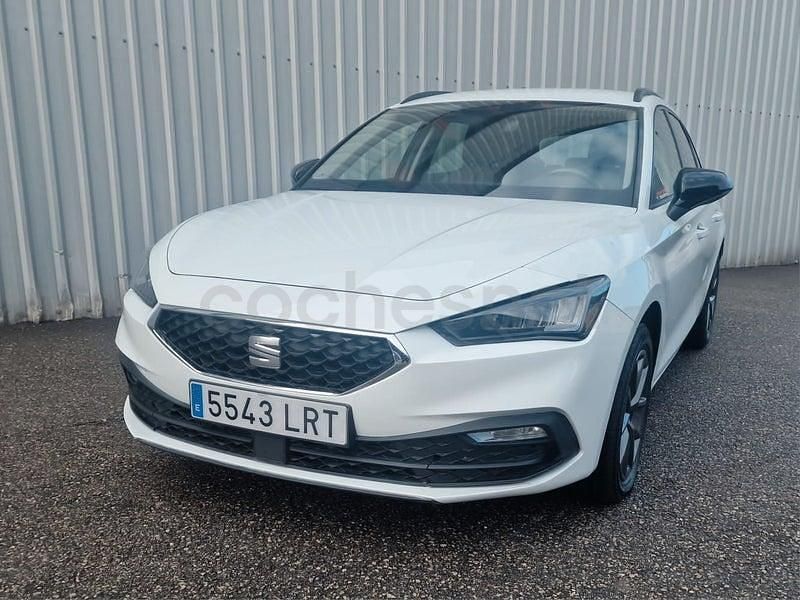 Usado Seat Leon Style 115 CV (84 kW) 2021 Blanco Familiar