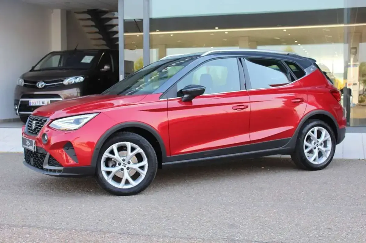 Usado Seat Arona FR 115 CV (84 kW) 2025 Rojo SUV