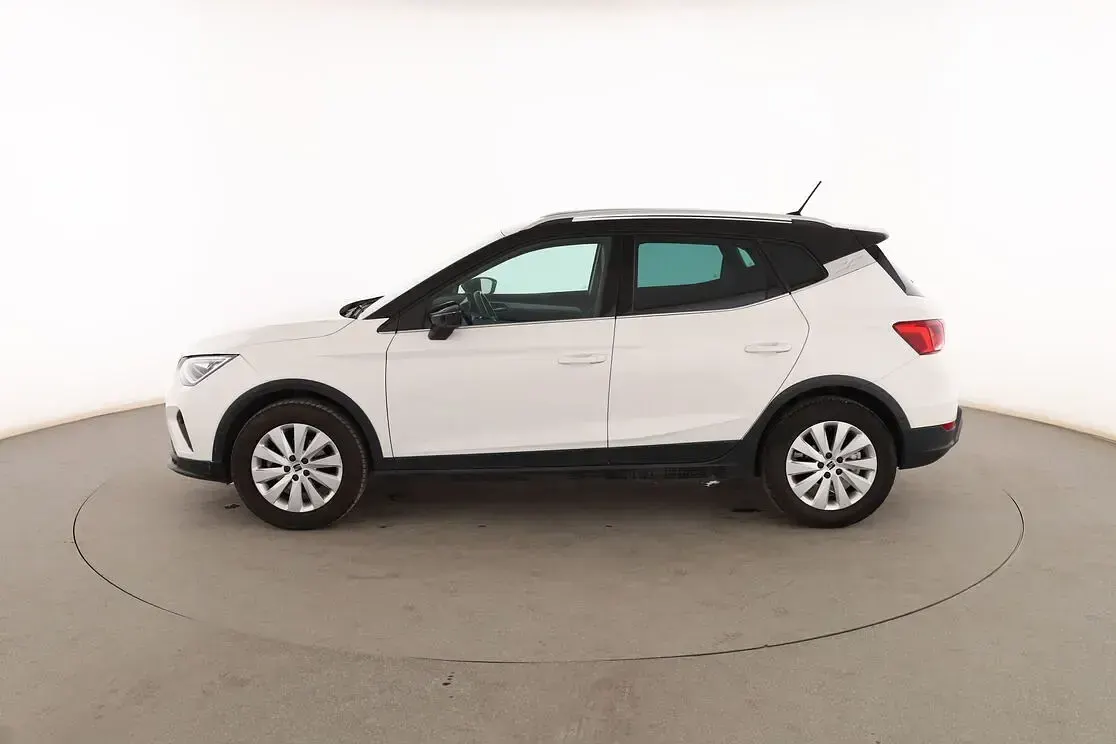 Usado Seat Arona FR 110 CV (80 kW) 2022 Blanco SUV