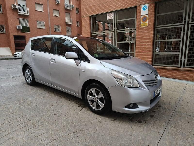 Usado Toyota Verso Active 126 CV (92 kW) 2010 Gris / plata Monovolumen