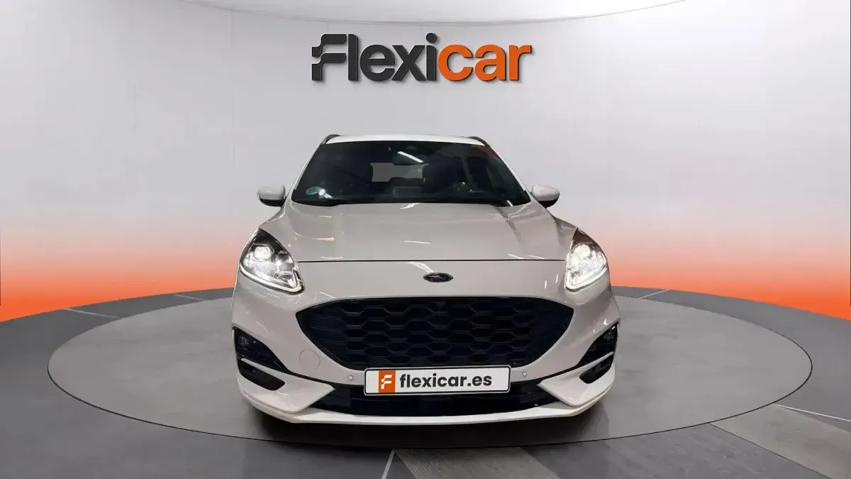 Usado Ford Kuga ST-Line 226 CV (166 kW) 2023 Blanco SUV