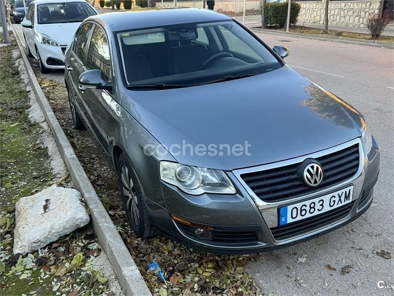 Usado VW Passat Edition 110 CV (80 kW) 2010 Gris / plata Berlina